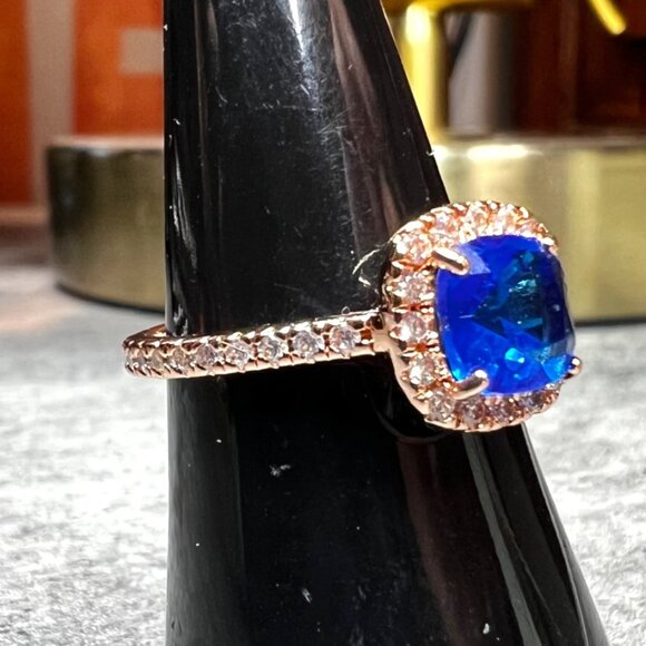 Ring Bomb Party Ring, NWOT, size 7, blue stone, rose gold color band - Picture 3 of 6